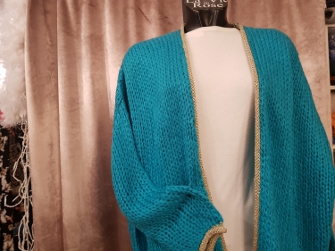 bernadette Turquoise avec bord en lurex dore