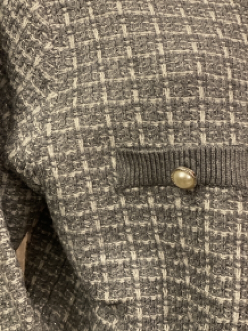 Chanel-stijl tricot vest met parelknopen