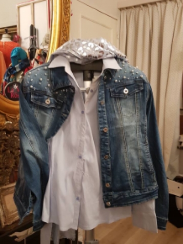 veste jean avec perlage